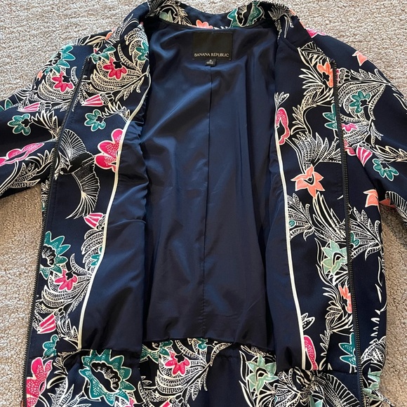 Banana Republic Bird Print Navy Floral Drapey Bomber Jacket, Full Zip, Lined, S - Picture 13 of 16